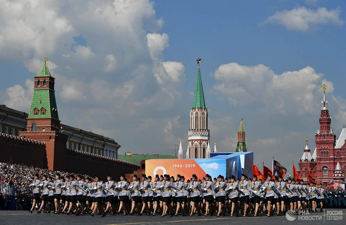 Зачем парад. Парад Победы на красной площади в Москве. Парад Победы на красной площади 2019. Парад на красной площади в Москве 2022. Парад Победы на красной площади в Москве в 2019.